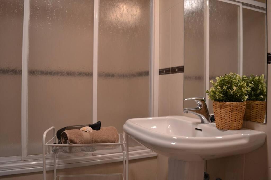 Precioso Apartamento En Primera Linea De Playa En Caleta De Velez Luaran gambar