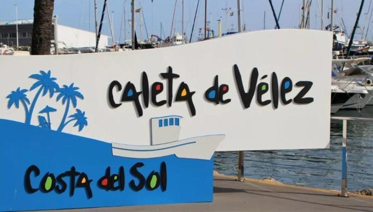 Precioso Apartamento En Primera Linea De Playa En Caleta De Velez Luaran gambar